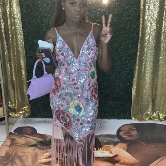 Pink sequin dress with floral details - Picture 4 of 4